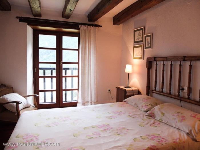 Casas De Zapatierno Guest House Espierba Room photo